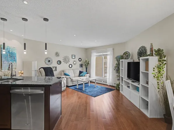2204 44th Ave NW #210, Edmonton, AB T6T 0G5
