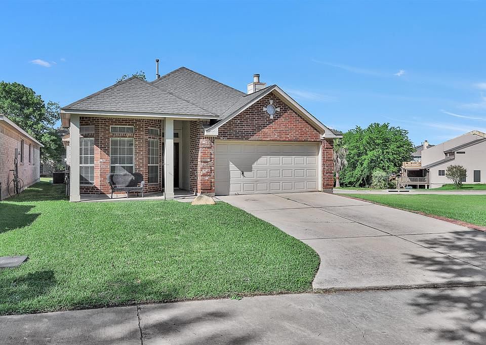 1st image of 121 Cove Cir