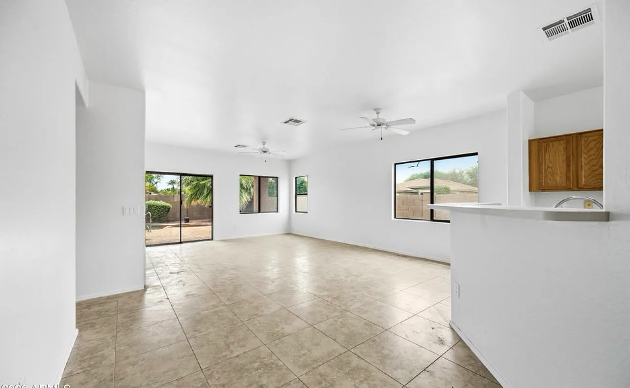 3 bed, 1677 sqft, $2,500 — Photo 4