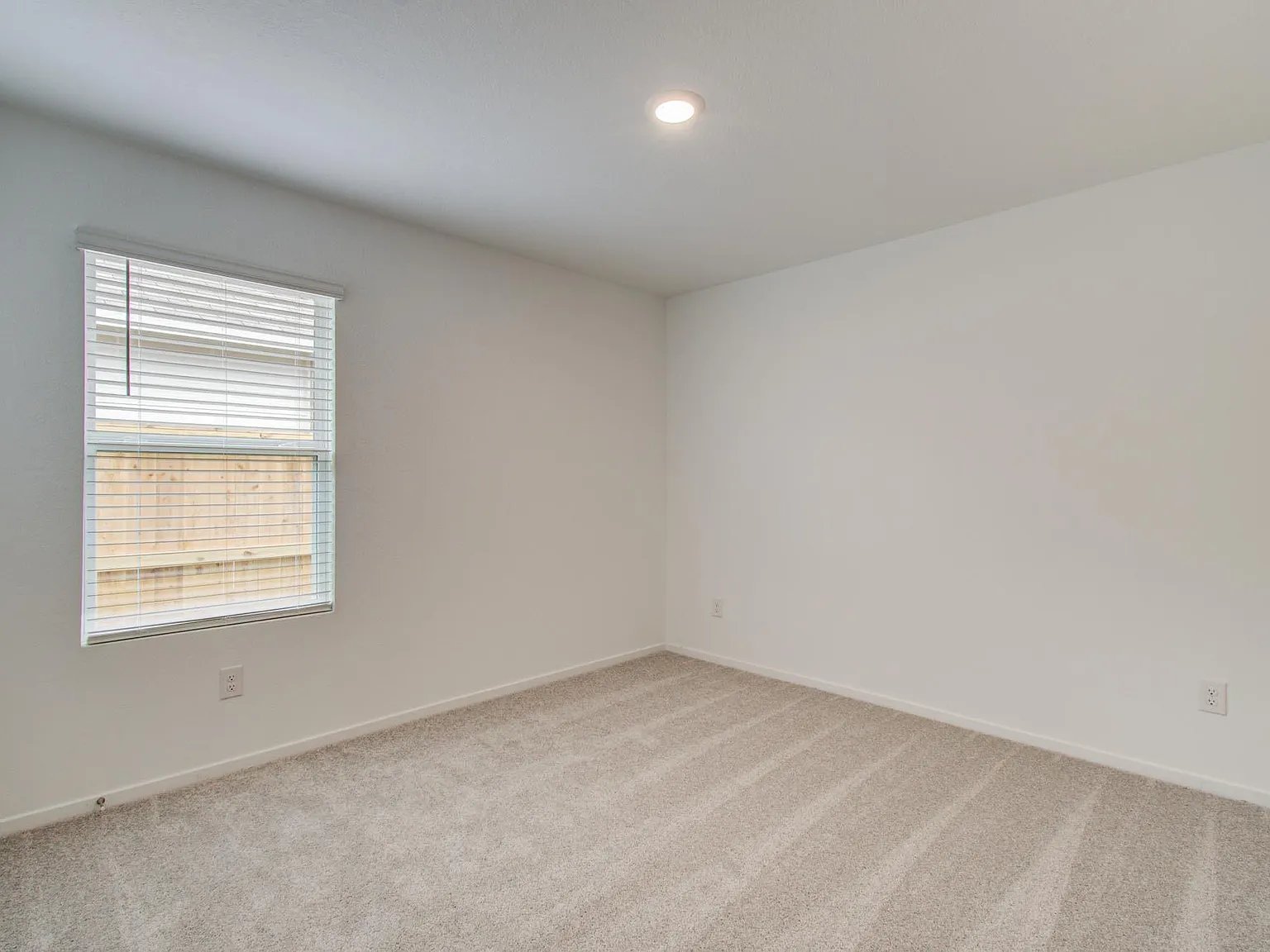 4 bed, 2.0 bath, 1656 sqft, $1,700 — Photo 4