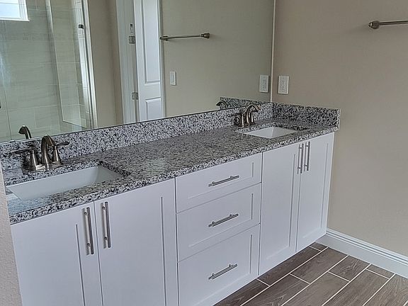 4th image of 2225 Estes Dr