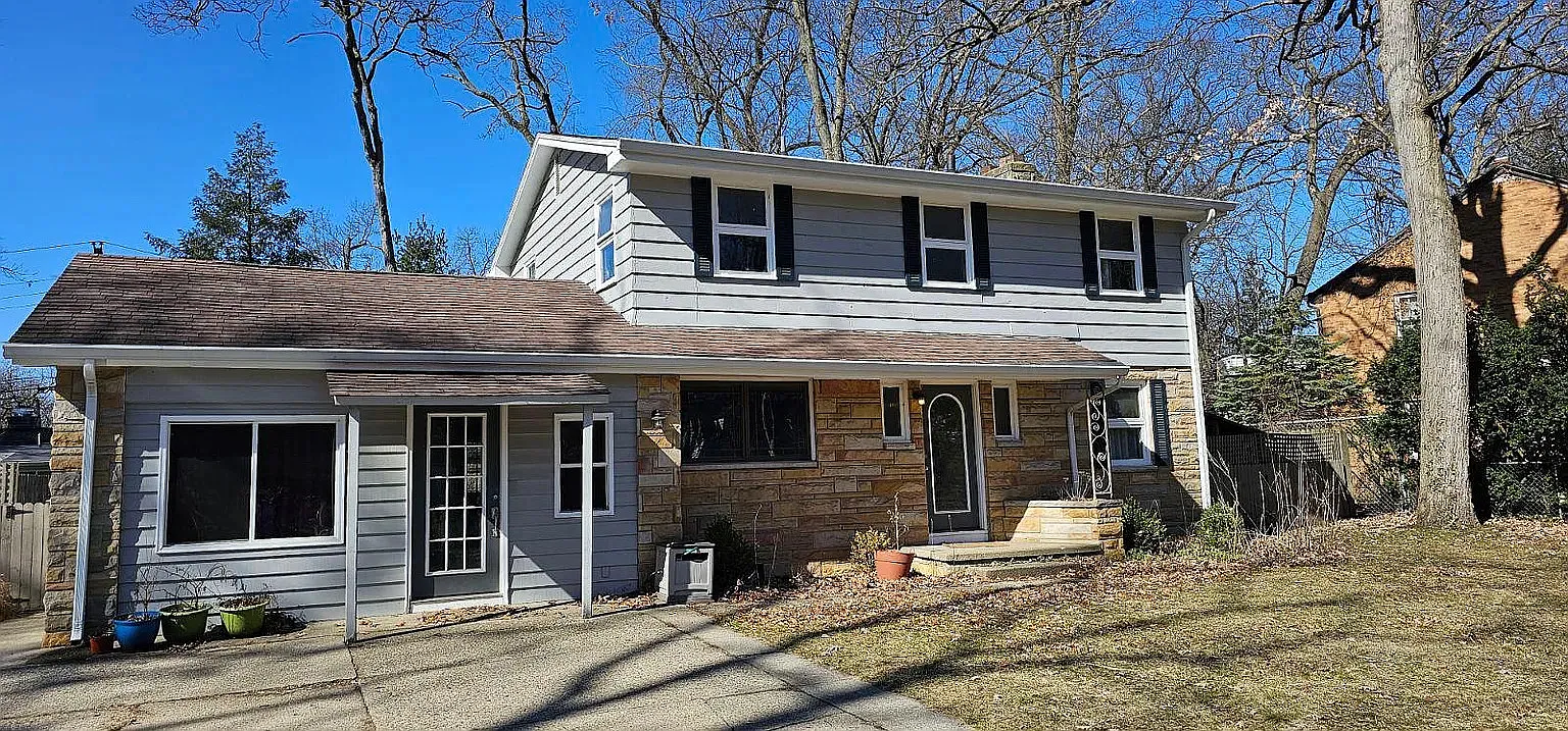 5 bed, 2700 sqft, $2,600 — Photo 1