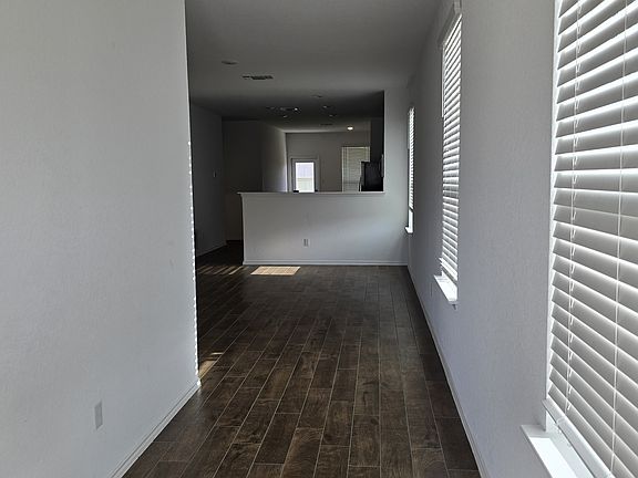 5th image of 404 Redonda Dr