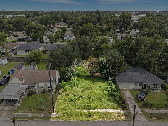 4th image of 821 Neyland St