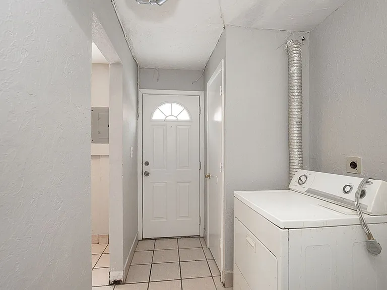 23755 Banbury Cir #10 — Photo 14