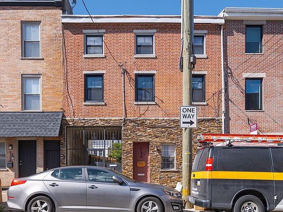 3rd image of 934 New Market St