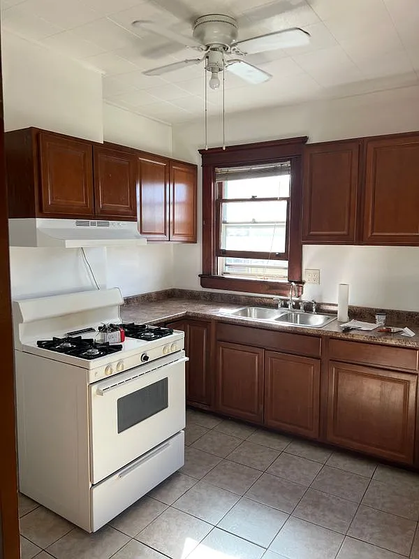 2 bed, 1.0 bath, 1000 sqft, $1,400 — Photo 1