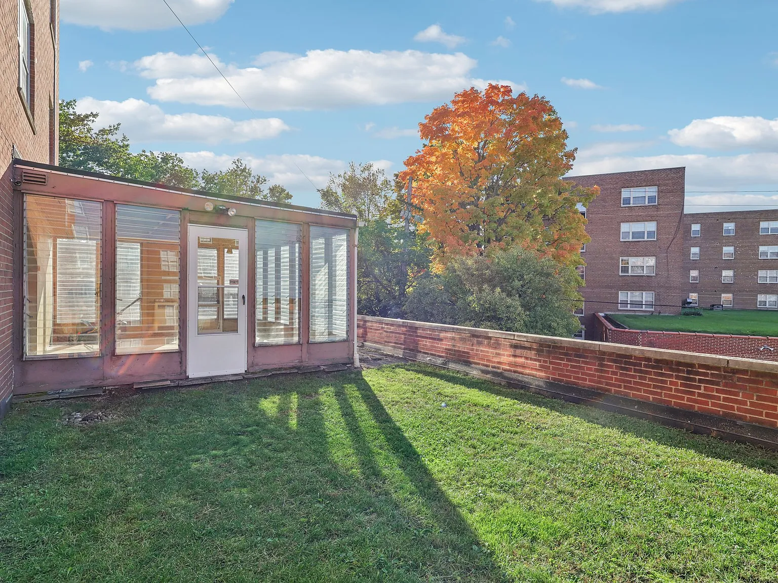Embassy House Apartments — Photo 4
