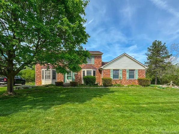 28510 Ryan Dr, Farmington Hills, MI 48336
