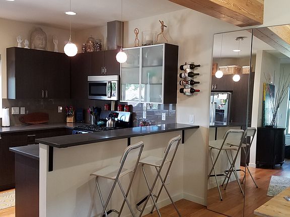 Kitchen with Breakfast Bar