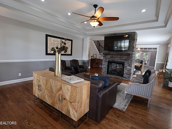 3rd image of 3771 Sheldon Pl