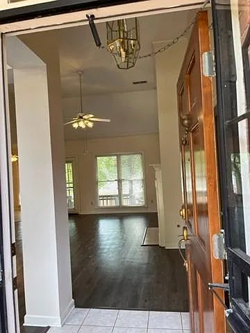 3 bed, 1816 sqft, $1,945 — Photo 3