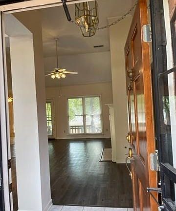 3rd image of 8669 Meadow Green Dr