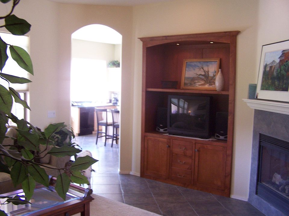 Great Room w/ fireplace