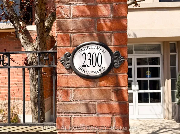 2300 Parkhaven Blvd #308, Oakville, ON L6H 6V9
