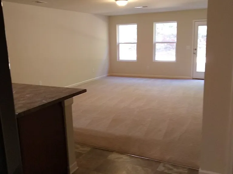 406 Erin Ct — Photo 5