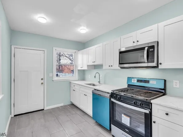 101 Sanford St, East Orange City, NJ 07018