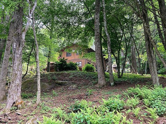 3rd image of 589 Clubhouse Dr