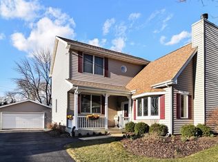 408 Locust Ln, Roselle, IL 60172