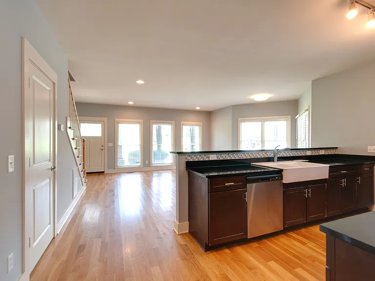 315 Sylvan Park Ln — Photo 12