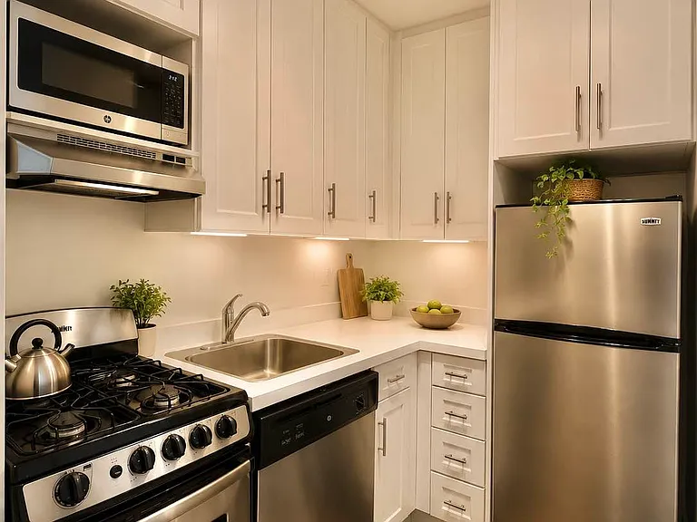 1570 1st Ave #3F — Photo 3