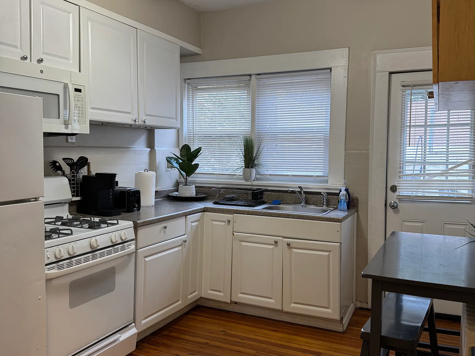 3 bed, $3,300 — Photo 1