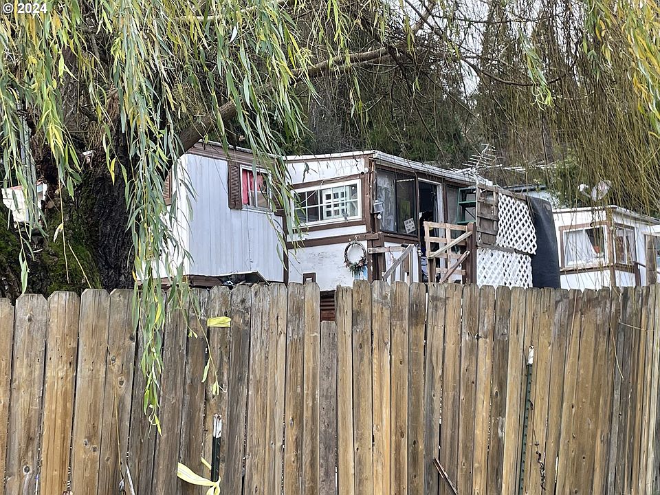 2nd image of 410 Leland Ave
