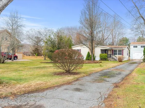 10 Maple Ct, Ashaway, RI 02804