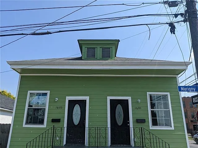1601 Marigny St