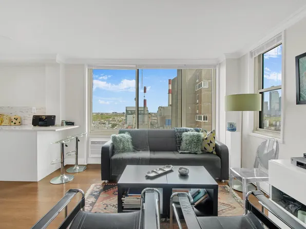 575 Main Street image 4 of 9