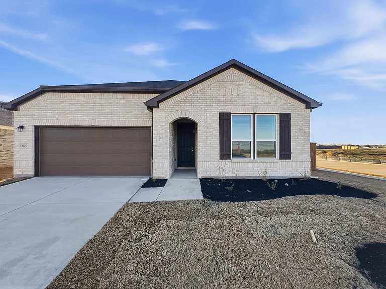 622 Saxony Dr — Photo 1