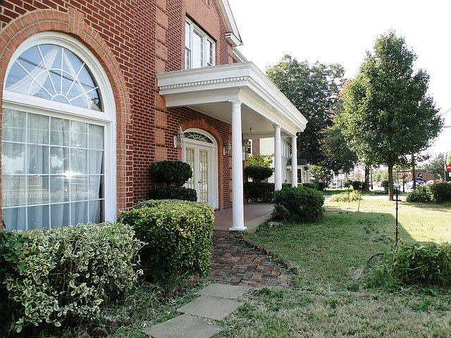 1st image of 2400 Memorial Ave