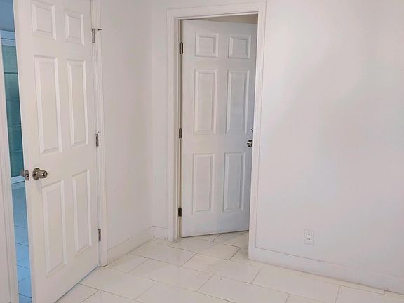 4th image of 11501 Berendo Ave #3