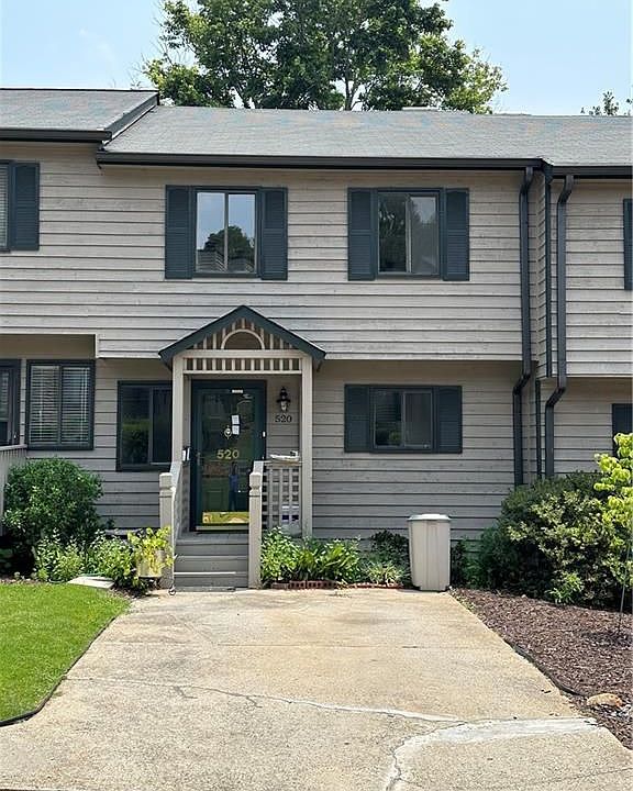 1st image of 520 Gardenia Ln