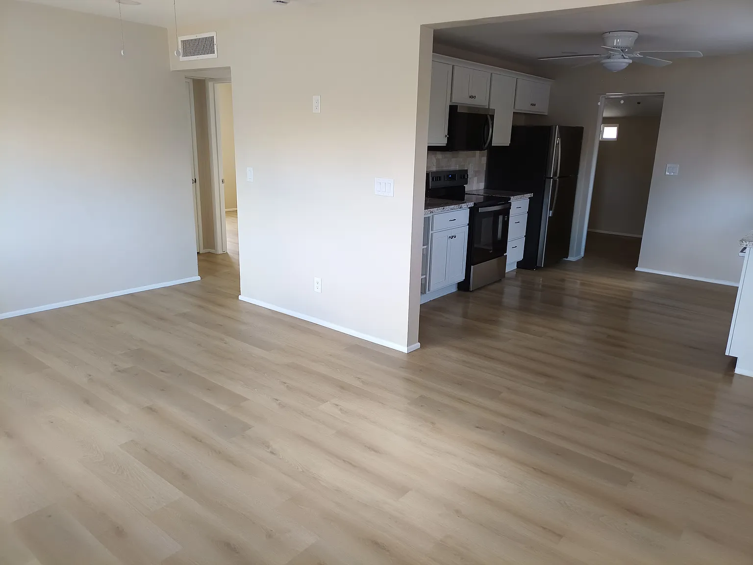 2 bed, 896 sqft, $1,395 — Photo 2