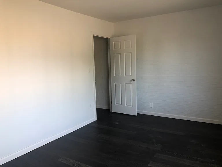 15816 Grand Central Pkwy #2 — Photo 5