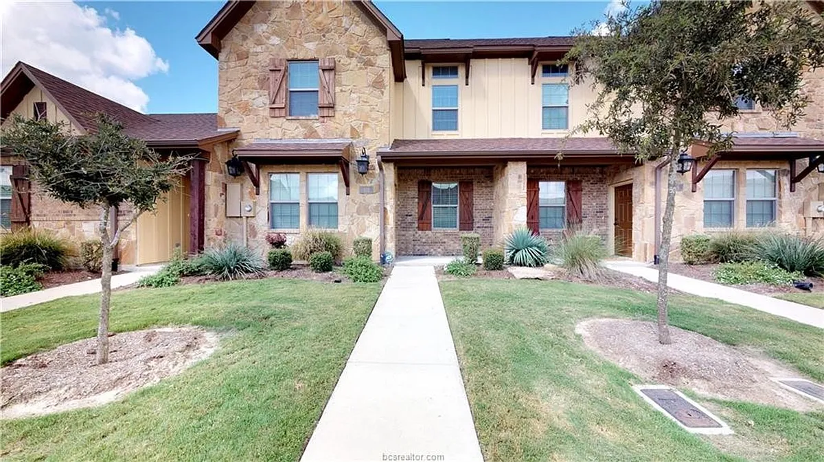Photo 1 of 12 - 107 Kimber Ln - College Station, TX Primary Photo - 107 Kimber Ln