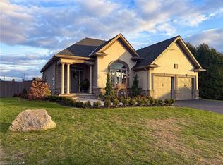 2 Kim Ln, Norfolk County, ON N0E 1Y0