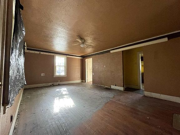 5th image of 917 Lawndale Ave