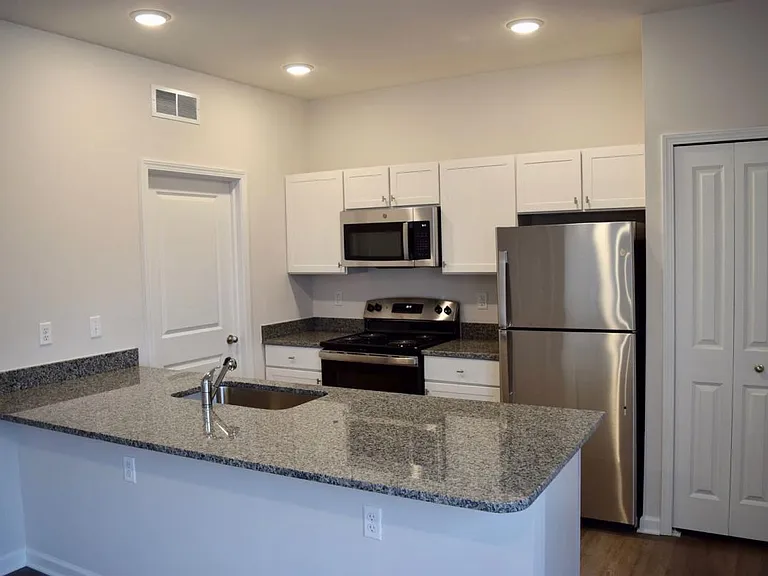 Towne Center Apartments — Photo 18