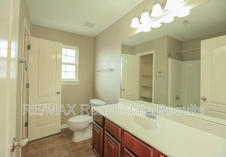 6303 S 37th St — Photo 22