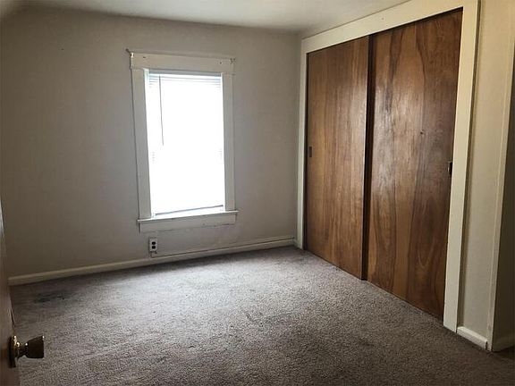 5th image of 215 E 7th St