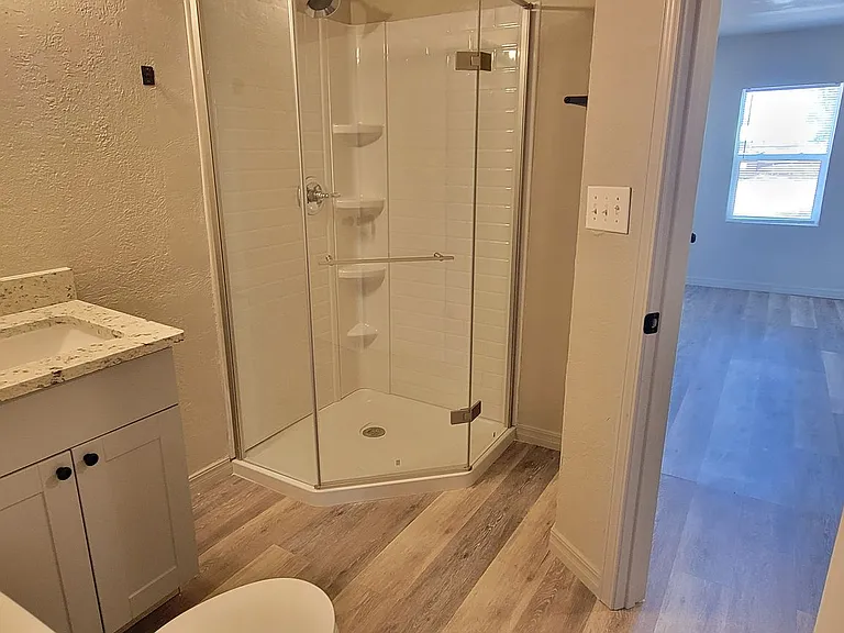 805 S Avenue C — Photo 11