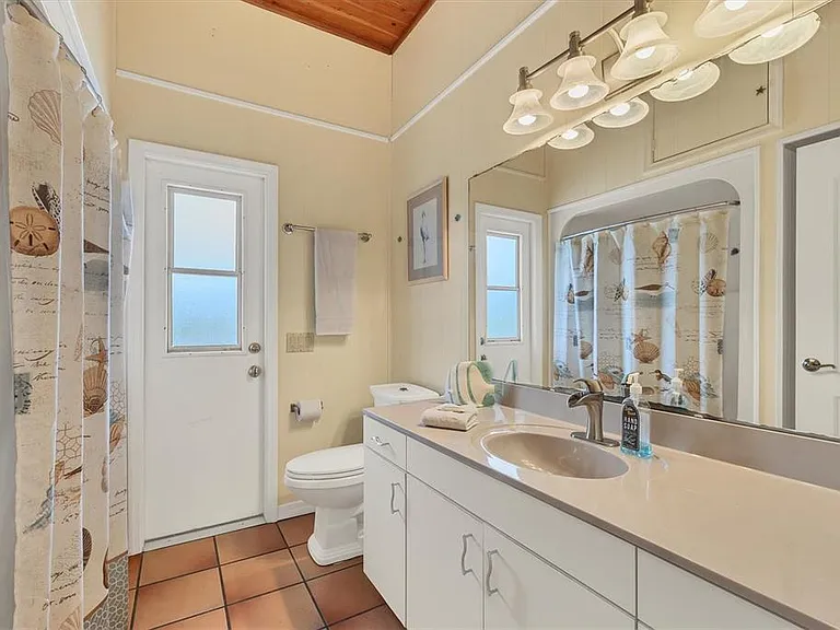 51 Palm Dr — Photo 25