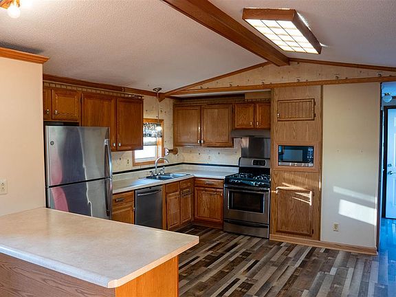 2nd image of 69 Golfview Ct