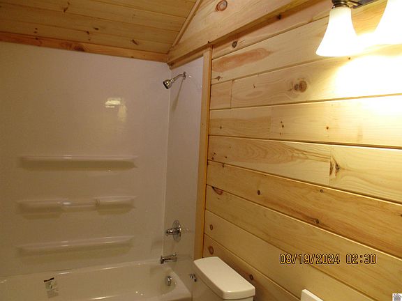 5th image of 208 Bay Ln