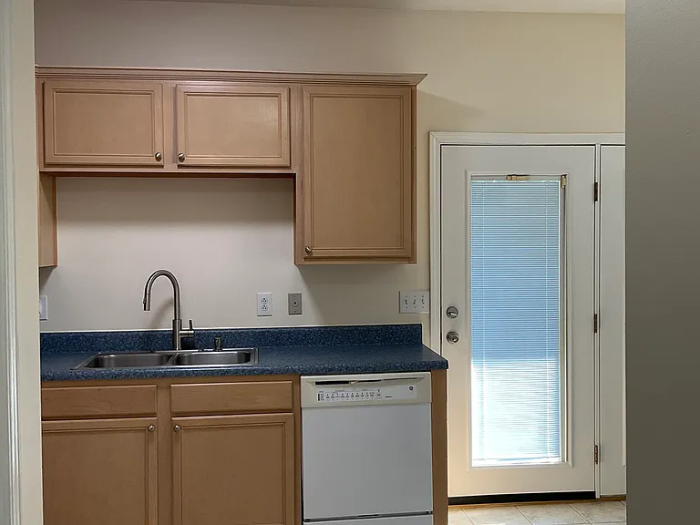 415 E Holston Ave #4 — Photo 6