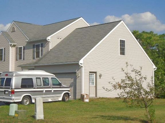 3rd image of 16 Willowcreek Ave #U-0032