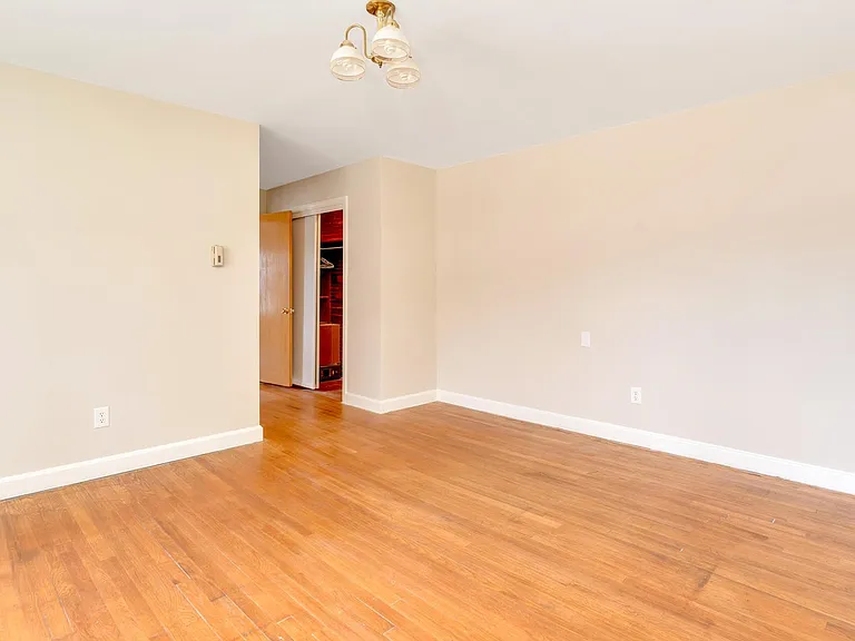 1109 James Blvd — Photo 10