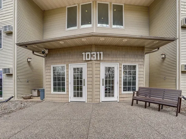10311 Cedar Lake Rd APT 107, Minnetonka, MN 55305